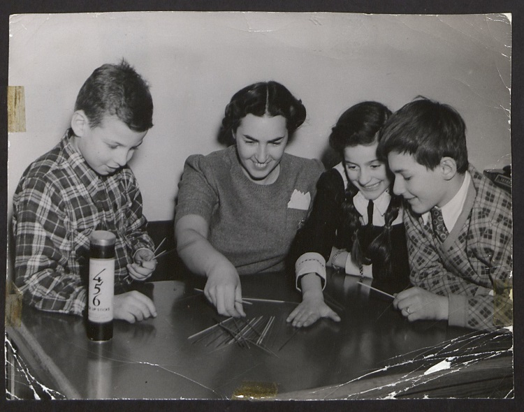 Greta-Fischer-playing-with-child-survivors-at-Kloster-Indersdorf-1945